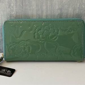 NWT Kendall‎ and James Green Zipper Wallet Wrislet